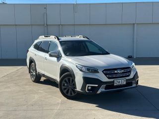 2024  Subaru Outback AWD SUV (Crystal White) Demo Car Thumbnail