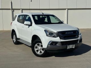 2018  Isuzu MU-X LS-M SUV (Splash White) Used Car Thumbnail