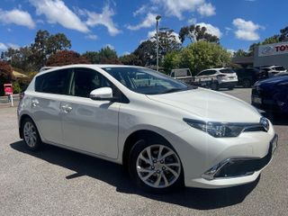 2017  Toyota Corolla Ascent Sport Hatch (Crystal Pearl) Used Car Thumbnail