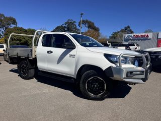 2019  Toyota Hilux SR Cab Chassis (Glacier White) Used Car Thumbnail