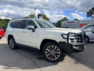 2022  Toyota Landcruiser Sahara ZX SUV (Crystal Pearl) Used Car Thumbnail