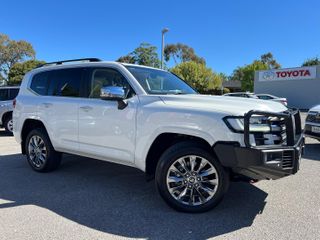 2022  Toyota Landcruiser Sahara ZX SUV (Crystal Pearl) Used Car Thumbnail