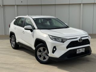 2022  Toyota RAV4 GX SUV (Glacier White) Used Car Thumbnail