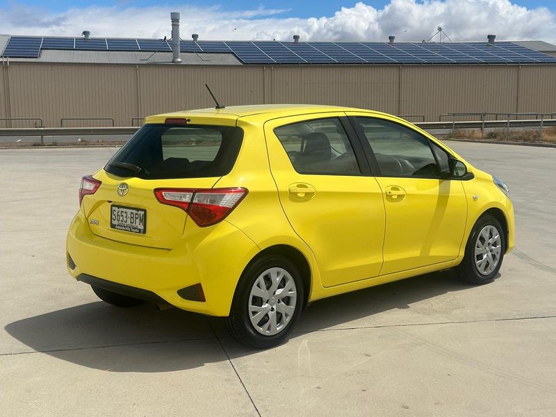 2017 Toyota Yaris Ascent Manual Photo 6