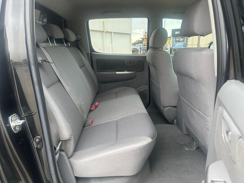 2011 Toyota Hilux SR5 Manual 4x4 MY12 Double Cab Photo 14