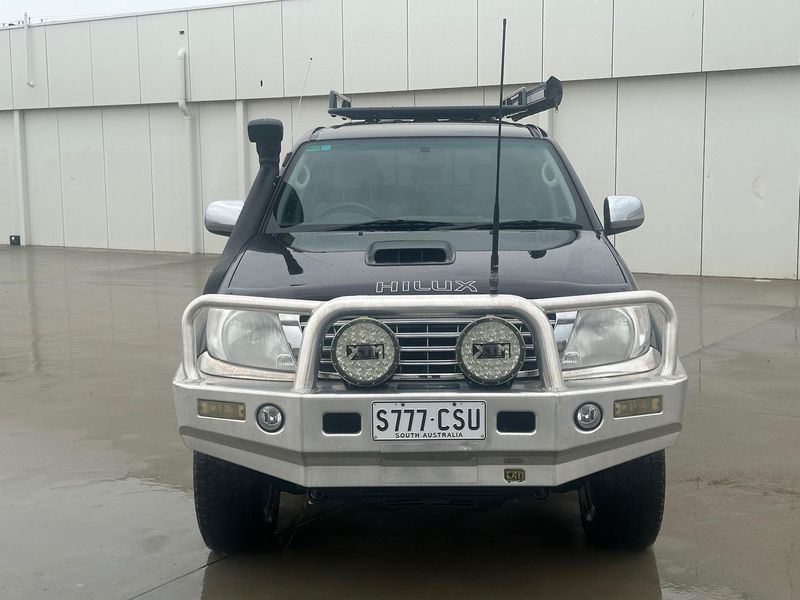 2011 Toyota Hilux SR5 Manual 4x4 MY12 Double Cab Photo 2