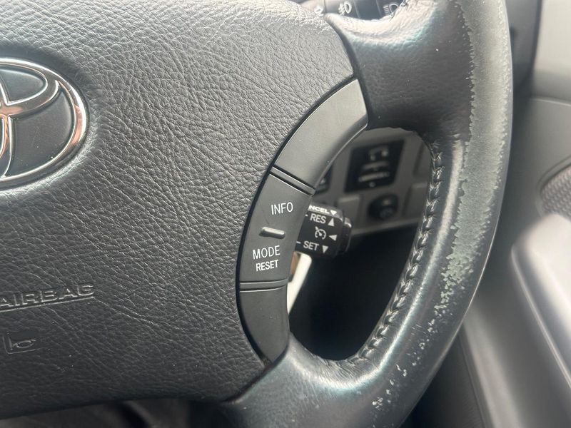 2011 Toyota Hilux SR5 Manual 4x4 MY12 Double Cab Photo 22