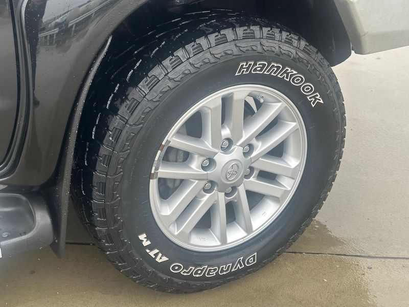 2011 Toyota Hilux SR5 Manual 4x4 MY12 Double Cab Photo 10