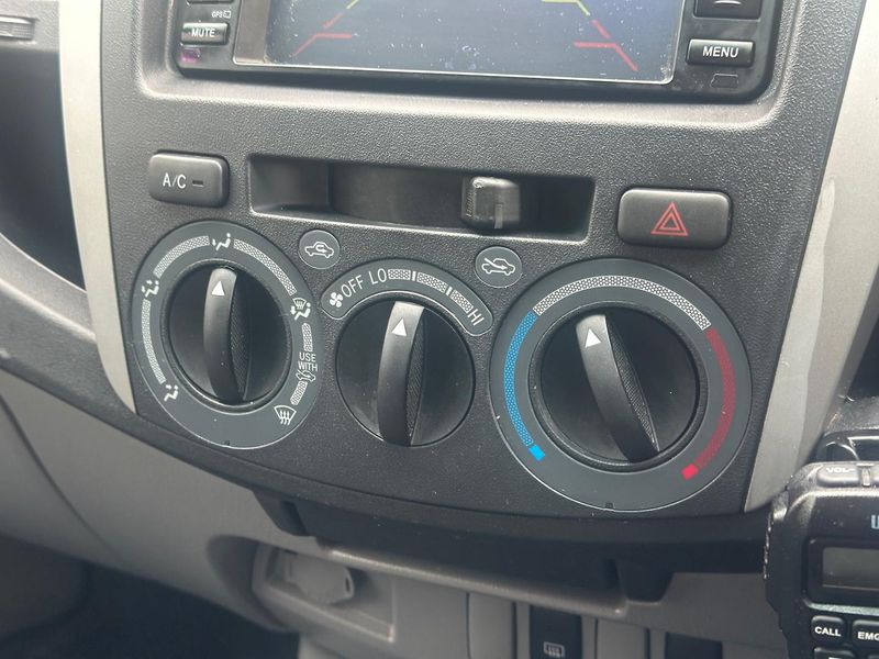 2011 Toyota Hilux SR5 Manual 4x4 MY12 Double Cab Photo 18