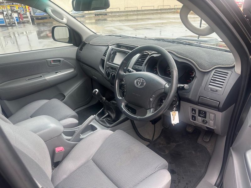 2011 Toyota Hilux SR5 Manual 4x4 MY12 Double Cab Photo 13