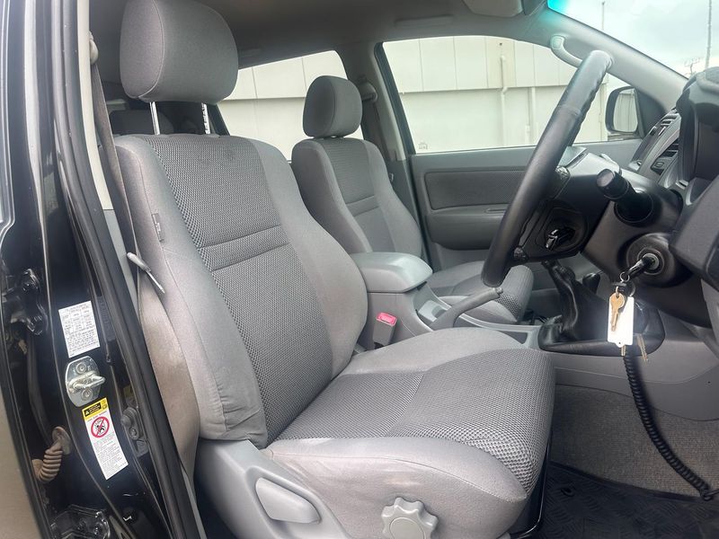 2011 Toyota Hilux SR5 Manual 4x4 MY12 Double Cab Photo 15