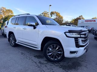 2023  Toyota Landcruiser Sahara ZX SUV (Arctic White) Used Car Thumbnail