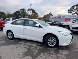 2017  Toyota Camry Altise Sedan (Diamond White) Used Car Thumbnail
