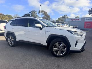 2019  Toyota RAV4 GXL SUV (Glacier White) Used Car Thumbnail